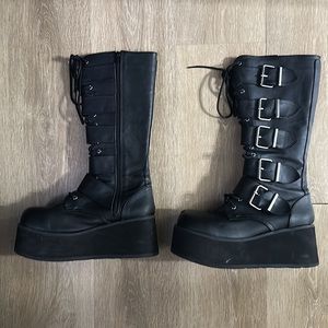 Knee high Demonia Trashville - 518 platform boots. Demoniacult